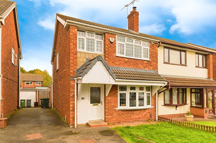 3 Bedroom Semi-detached House For Sale In Rayford Drive, West Bromwich, B71