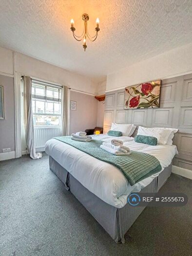 1 Bedroom Flat To Rent In Deluxe Hotel Rooms, Brighton, BN3