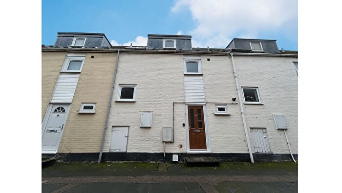 4 Bedroom Property For Sale In Freeman Close, Northolt, Greater London, UB5