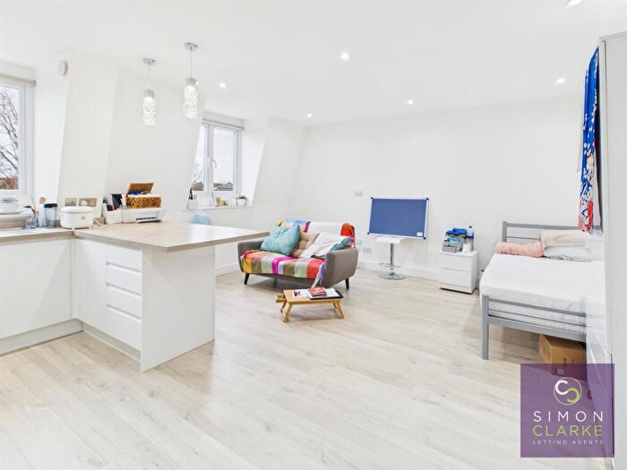 Studio To Rent In Ballards Lane, Finchley Central, N3
