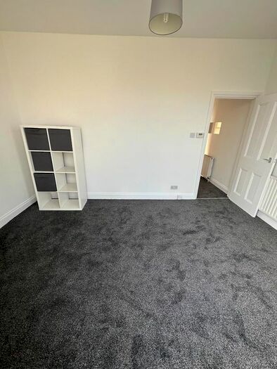 Terraced House To Rent In Woodside Road, London, N22