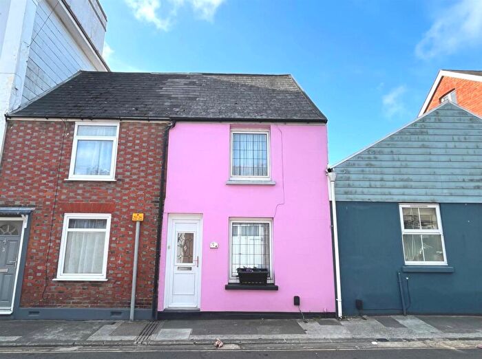 2 Bedroom Terraced House For Sale In Chapel Street, Newport, PO30