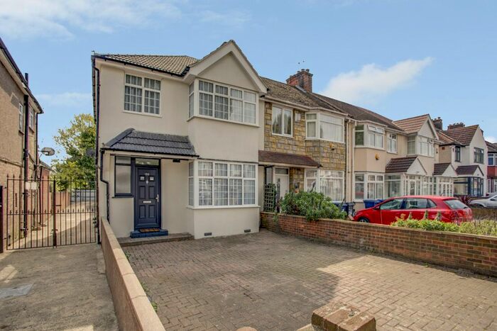 3 Bedroom End Of Terrace House To Rent In Burns Avenue, Southall, London, UB1