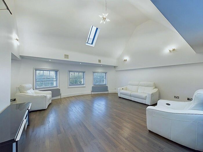 2 Bedroom Penthouse To Rent In Old Steine, Brighton, BN1