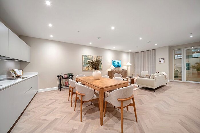 3 Bedroom Flat For Sale In Wimbledon Place, Wimbledon, SW19