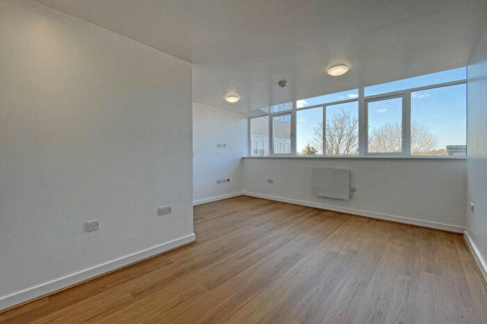 1 Bedroom Flat For Sale In East Street, Epsom, KT17