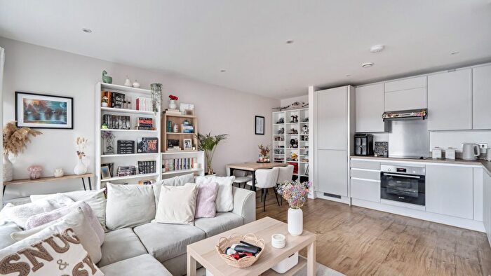 1 Bedroom Flat For Sale In Ashford, Ashford, TW15