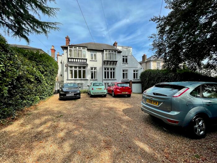 3 Bedroom Flat To Rent In Castle Hill Terrace, Maidenhead, Berkshire, SL6