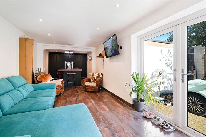 2 Bedroom End Of Terrace House To Rent In St. Frideswides Mews, London, E14