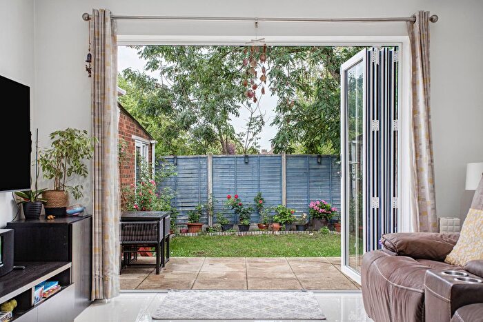 4 Bedroom Detached House For Sale In Worple Road, Staines-Upon-Thames, Surrey, TW18