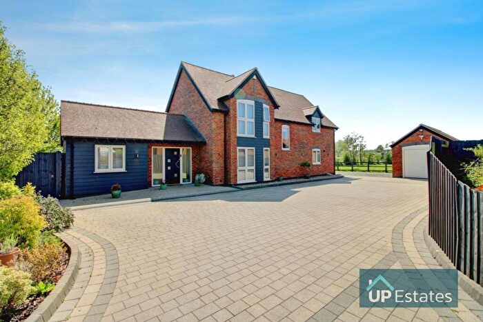 4 Bedroom Detached House For Sale In Brandon Lane, Coventry, CV3