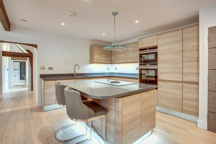 3 Bedroom Flat To Rent In Hart Street, Henley-On-Thames, Oxfordshire, RG9