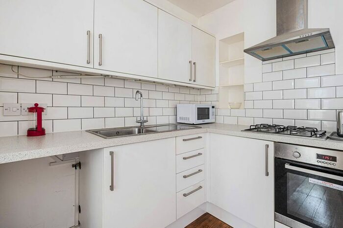 1 Bedroom Flat To Rent In Birkbeck Road, Hackney, London, E8