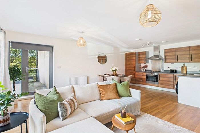 2 Bedroom Flat For Sale In Fleming House, Tooting, SW17
