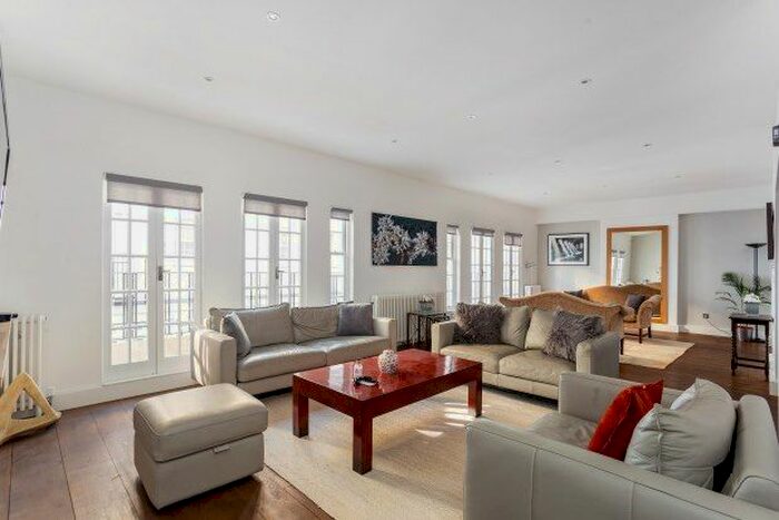 5 Bedroom Mews To Rent In Eaton Mews North, London, SW1X