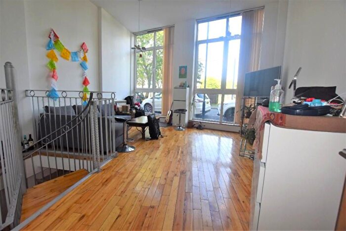 3 Bedroom Flat To Rent In Bridport Place, London, N1