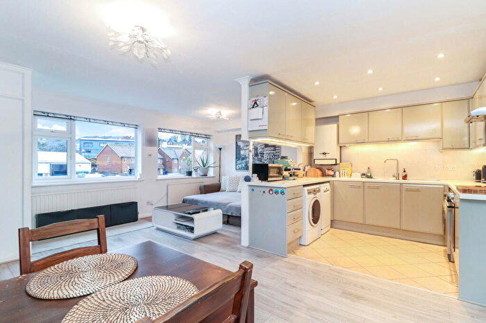 2 Bedroom Flat For Sale In Masons Court, Berkhampstead Road, Chesham, HP5