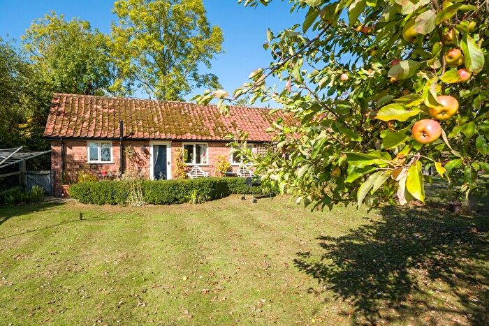 2 Bedroom Detached House For Sale In Upper Langdales, Creeting St. Mary, Ipswich, IP6