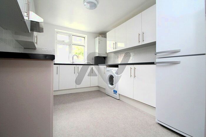 5 Bedroom Maisonette To Rent In Eversholt Street, Mornington Crescent, London, NW1