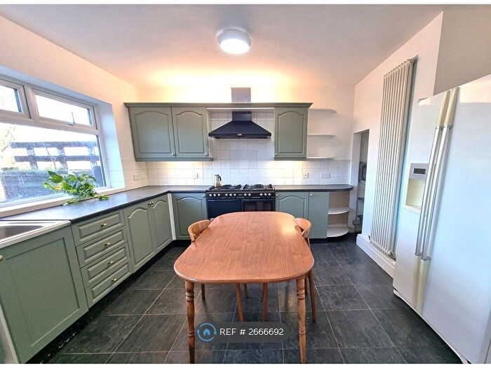 4 Bedroom Semi-Detached House To Rent In Malvern Street, Leeds, LS11