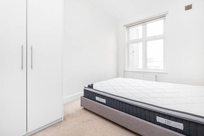 2 Bedroom Flat To Rent In Chichele Road, London, NW2