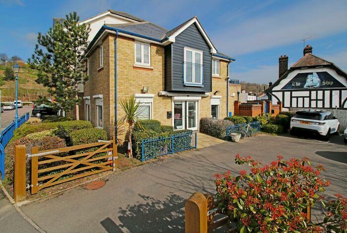 2 Bedroom Flat To Rent In Galleon Way, Upnor, Rochester, ME2