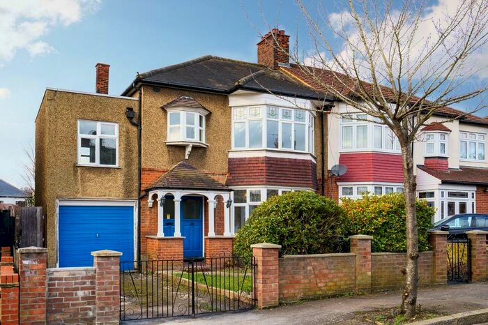 4 Bedroom Semi-Detached House To Rent In Byron Avenue, South Woodford, E18
