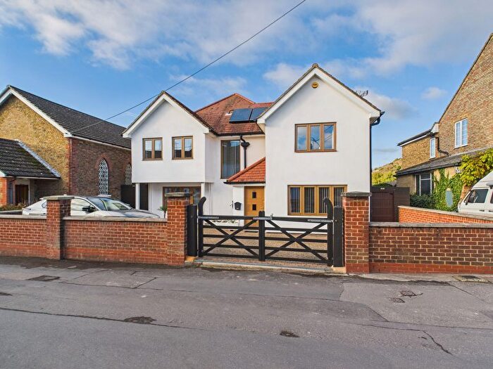 4 Bedroom Detached House For Sale In Church Street, Rochester, ME1