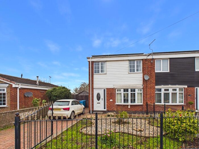 3 Bedroom Semi Detached House For Sale In Downfield Avenue, Hull, HU6