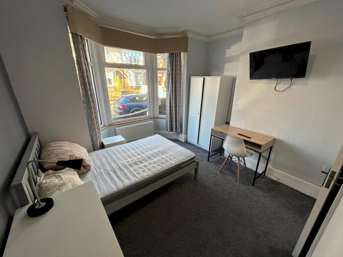 1 Bedroom Flat To Rent In St. Peters Avenue, Kettering, NN16