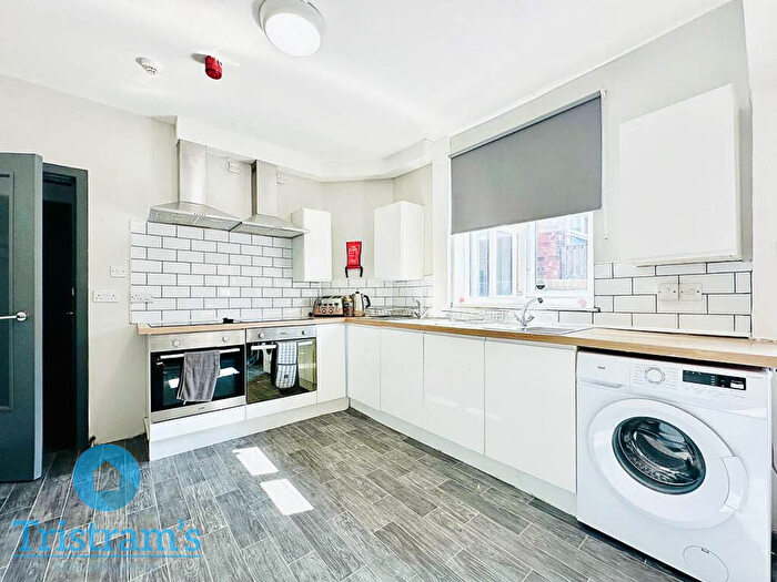 7 Bedroom Semi-Detached House To Rent In Derby Grove, Lenton, NG7