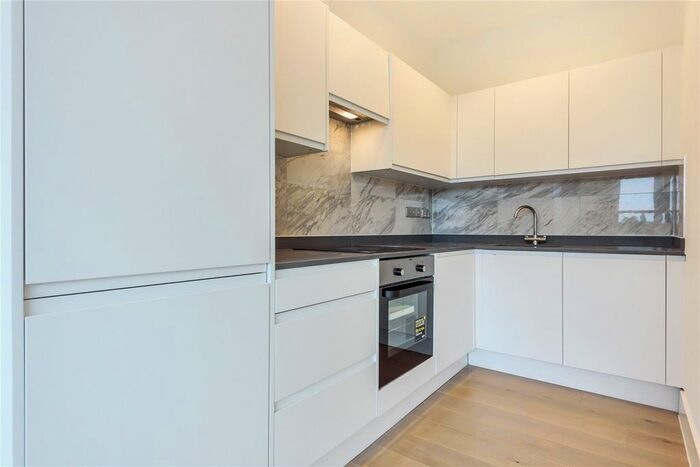 1 Bedroom Flat To Rent In The Boulevard, Cain Road, Bracknell, Berkshire, RG12