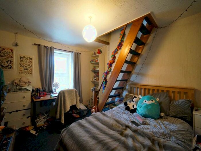 2 Bedroom House To Rent In Field Street, Bangor, Gwynedd, LL57