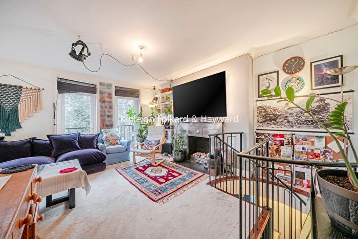 2 Bedroom Flat To Rent In Knollys Road, Tulse Hill, London, SW16