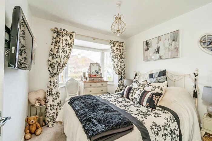 2 Bedroom Detached Bungalow For Sale In Norfolk Way, Bognor Regis, PO22