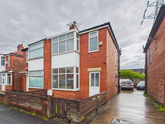 3 Bedroom Semi-Detached House For Sale In Welbeck Avenue, Chadderton, Oldham, OL9