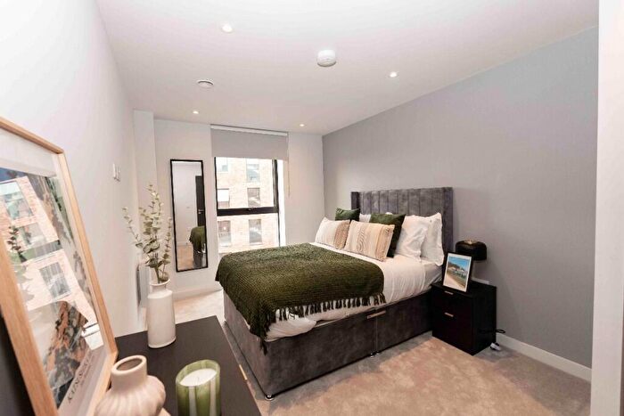 2 Bedroom Apartment To Rent In Cross Lane, Manchester, Greater Manchester, M5