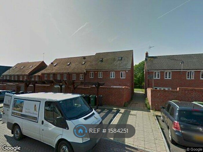 3 Bedroom Terraced House To Rent In Sinclair Drive, Basingstoke, RG21