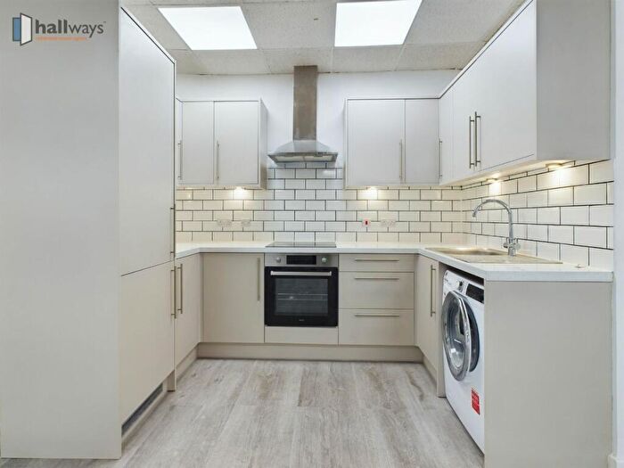 Flat To Rent In A Cherry Orchard Road, Croydon, CR0