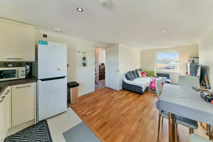 3 Bedroom Apartment To Rent In Woods Place, London, SE1