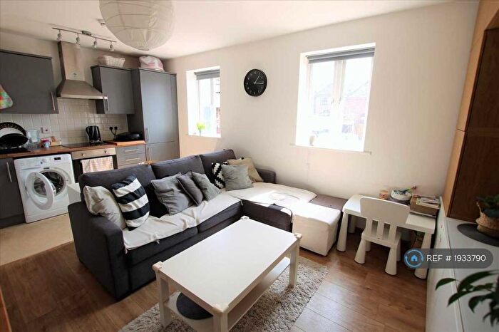 2 Bedroom Flat To Rent In Victoria Place, Bristol, BS5