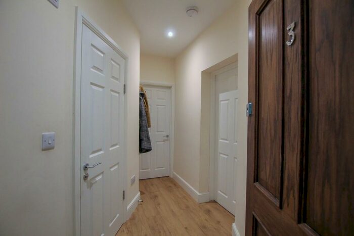 1 Bedroom Ground Flat To Rent In Lord Lyon, Stockcross, RG20