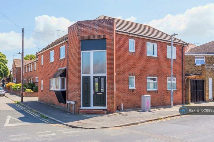 2 Bedroom Flat To Rent In Balmoral Court, Garlinge, Margate, CT9