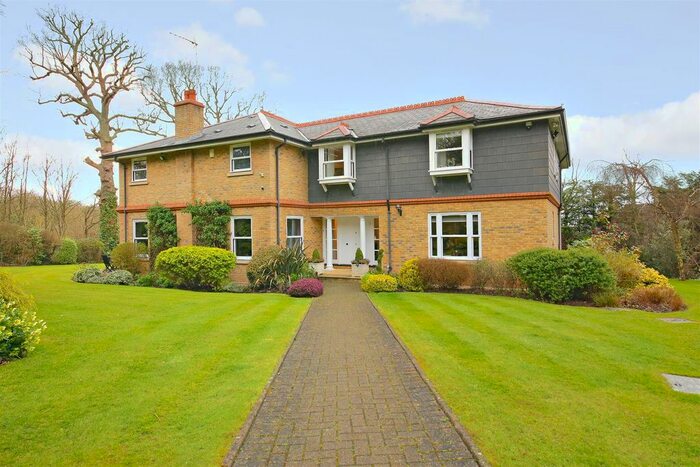 5 Bedroom Detached House To Rent In Barnet Lane, Elstree, Borehamwood, WD6