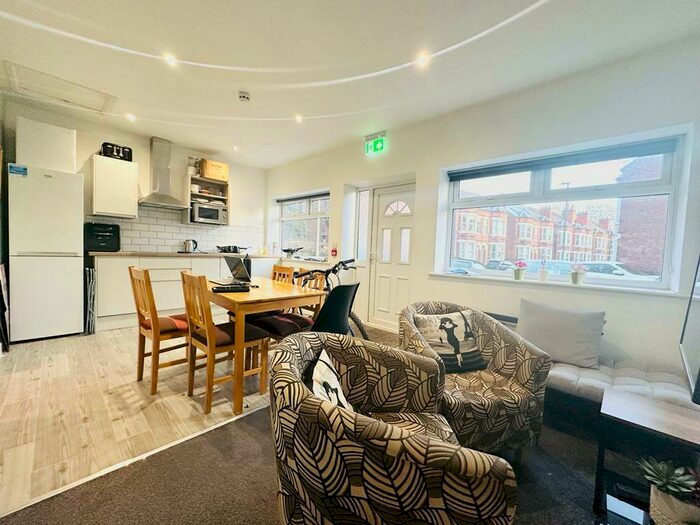2 Bedroom Apartment To Rent In Derby Road, Nottingham, NG7