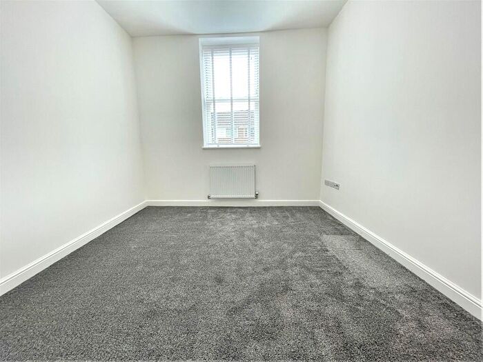 2 Bedroom Apartment To Rent In Roker Lane, Pudsey, LS28