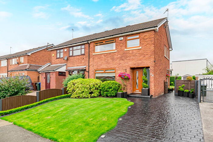 3 Bedroom Semi-Detached House For Sale In Shaftesbury Drive, Hopwood, OL10