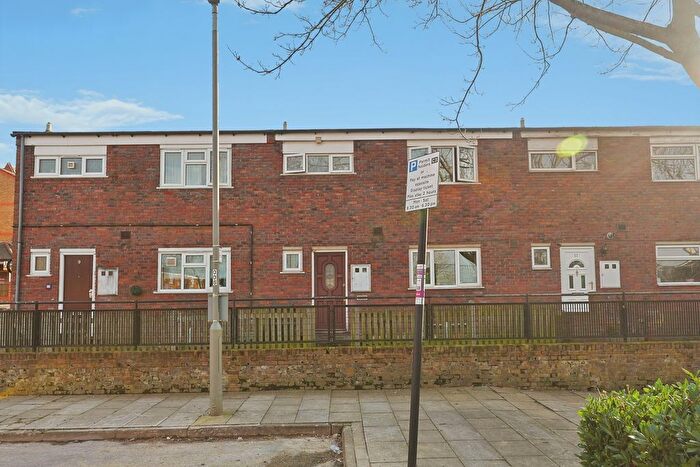 3 Bedroom Terraced House For Sale In Acanthus Road, London, SW11