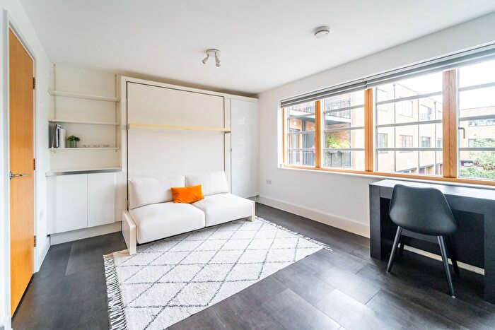1 Bedroom Flat For Sale In Mildmay Avenue, Islington, London, N1