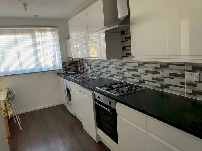 2 Bedroom Flat To Rent In Gawsworth Close Stratford, E15